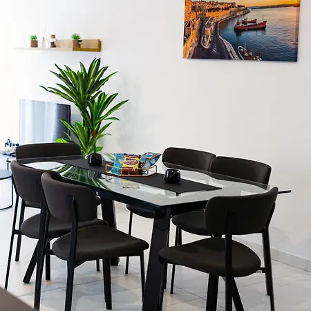 Modern Hennessy Daire