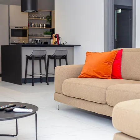 Modern Hennessy Saint Julian's