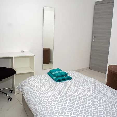 شقة Modern Hennessy