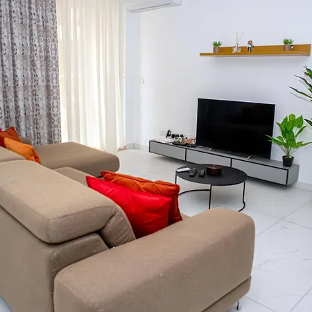 Modern Hennessy * San Julián