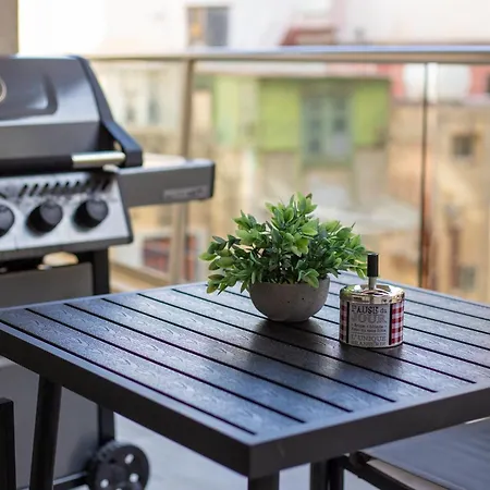 Modern Hennessy * سانت جوليان