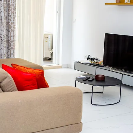 Modern Hennessy * سانت جوليان