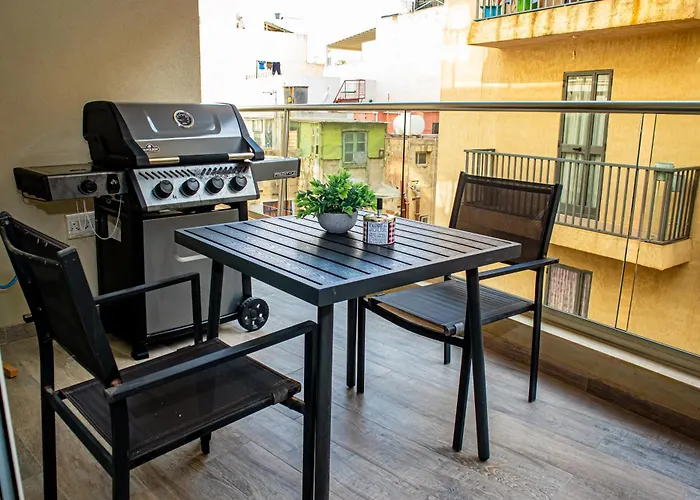 Modern Hennessy Lejlighed