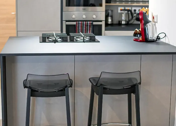 Modern Hennessy Apartment *