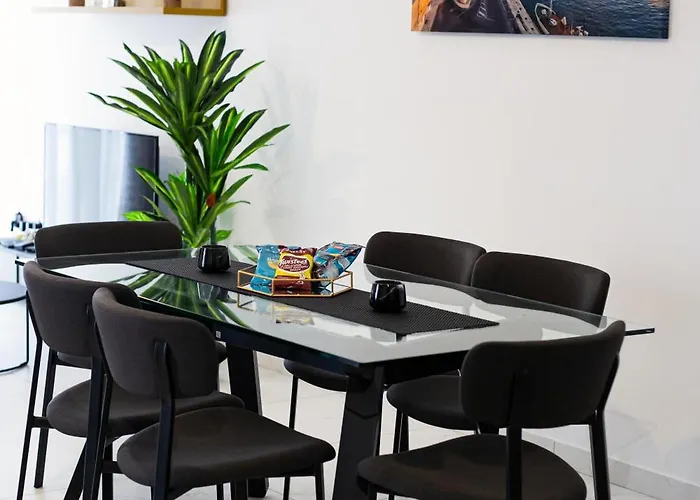 Modern Hennessy Lejlighed