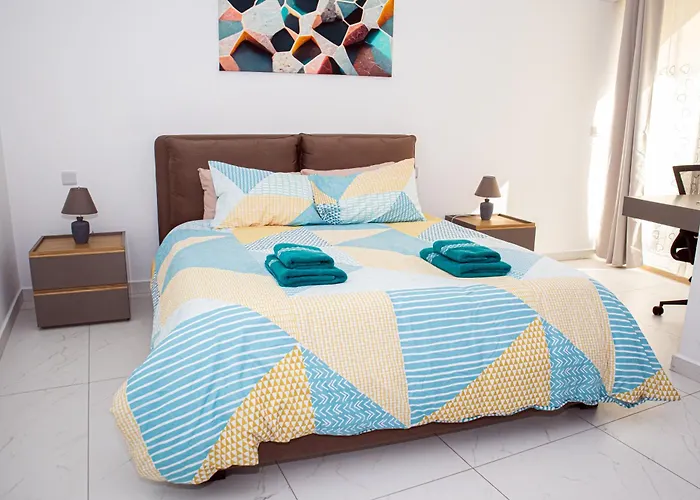 Modern Hennessy Apartment *